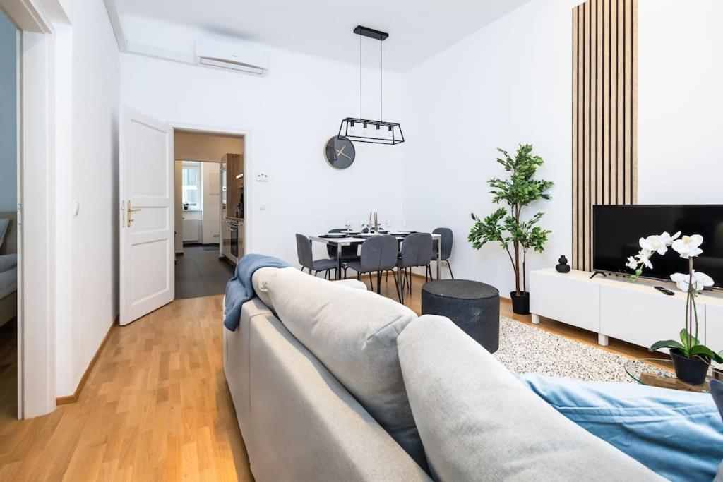 Orestaliving - Spacious 2br On The Danube Canal Appartement Vienne
