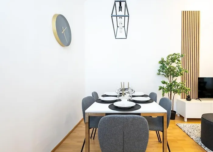 Orestaliving - Spacious 2Br On The Danube Canal