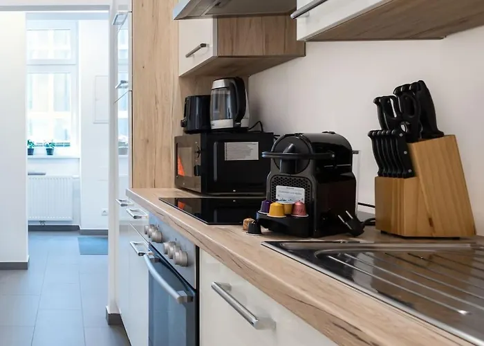 Orestaliving - Spacious 2Br On The Danube Canal